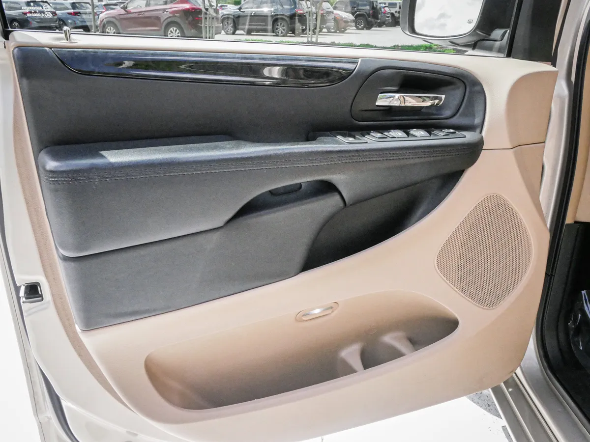 2013 Dodge Grand Caravan Crew thumbnail 13