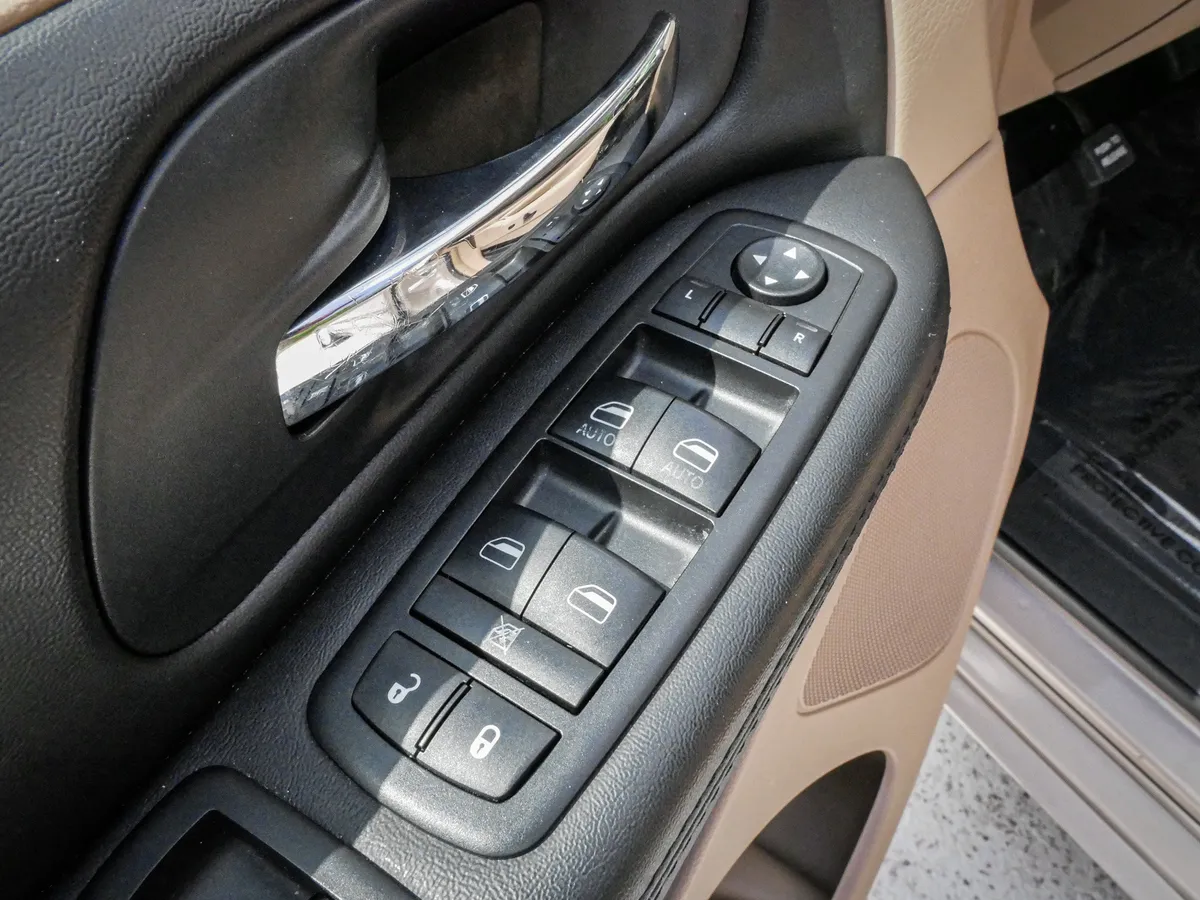 2013 Dodge Grand Caravan Crew thumbnail 14