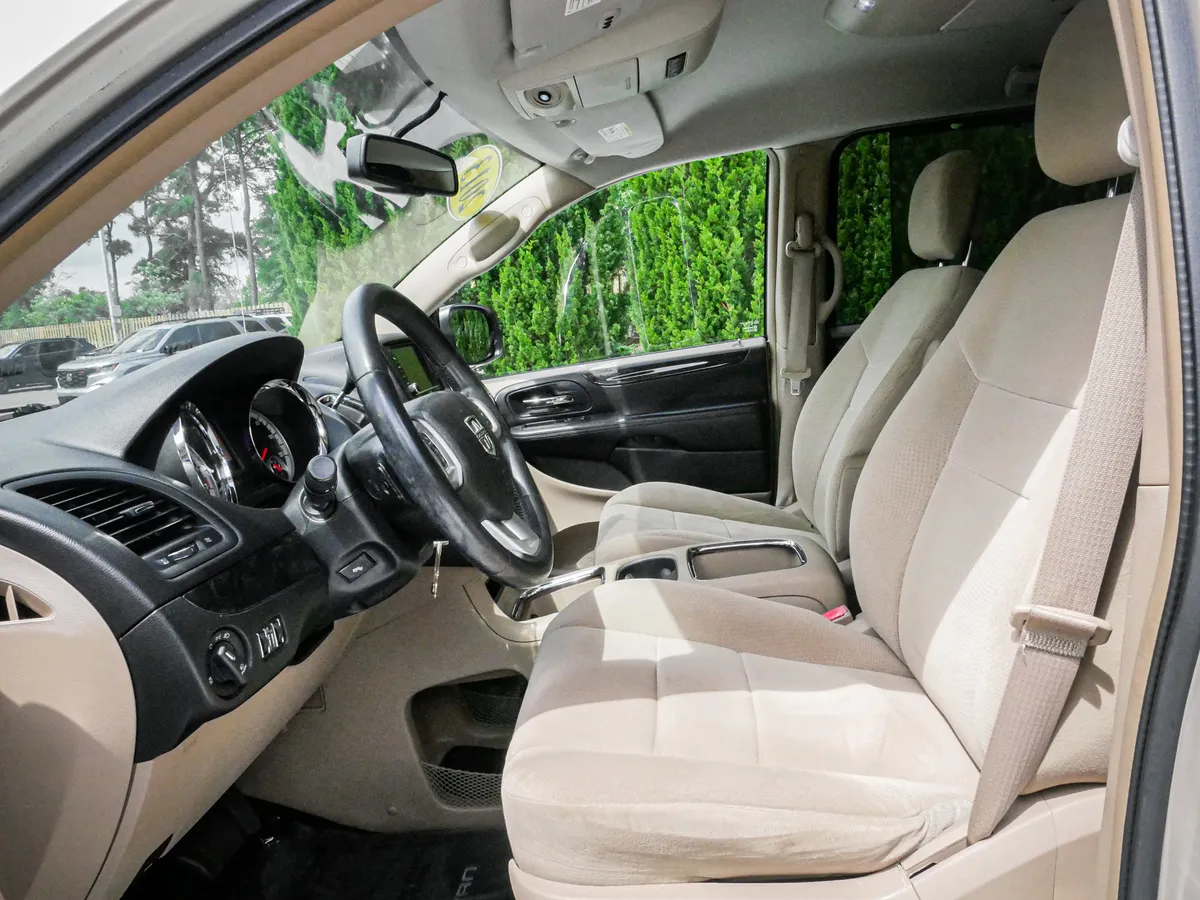 2013 Dodge Grand Caravan Crew thumbnail 15