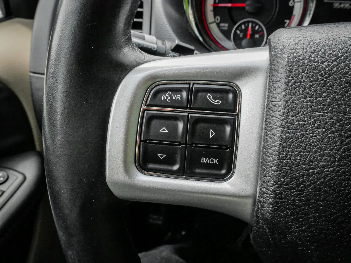 2013 Dodge Grand Caravan Crew thumbnail 17