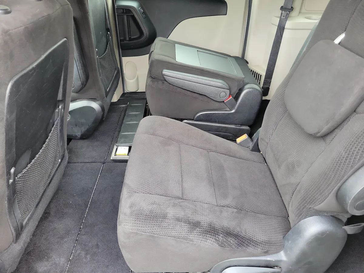 2013 Dodge Grand Caravan SE thumbnail 12