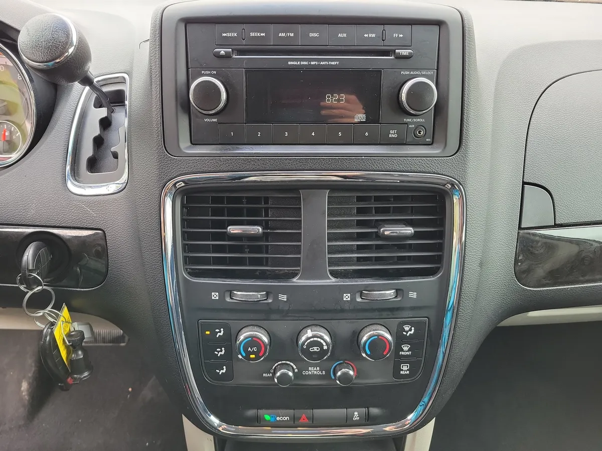 2013 Dodge Grand Caravan SE thumbnail 16