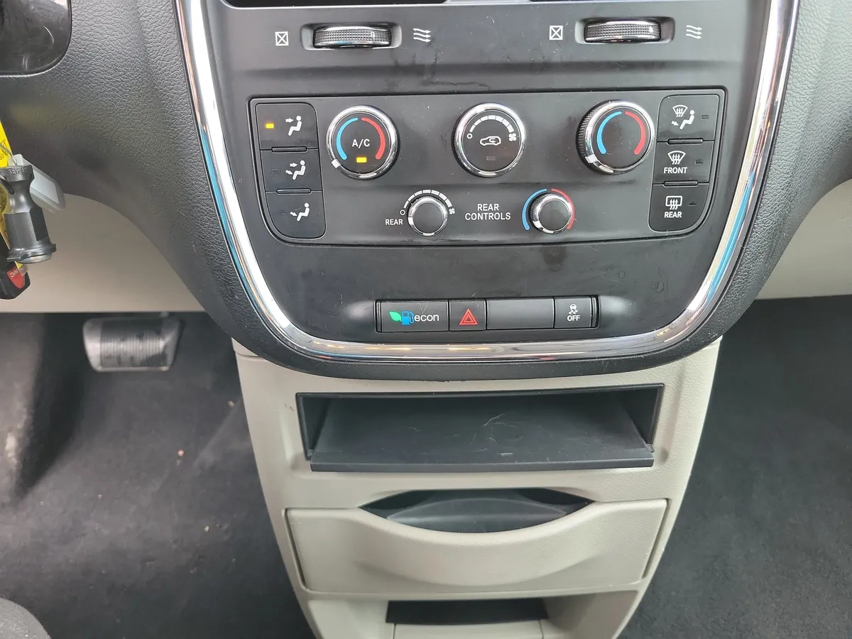2013 Dodge Grand Caravan SE thumbnail 18