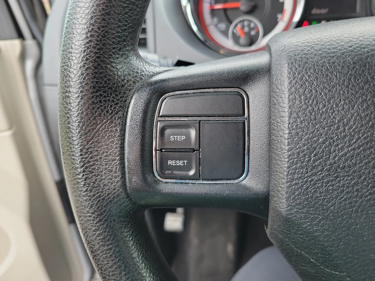 2013 Dodge Grand Caravan SE thumbnail 20