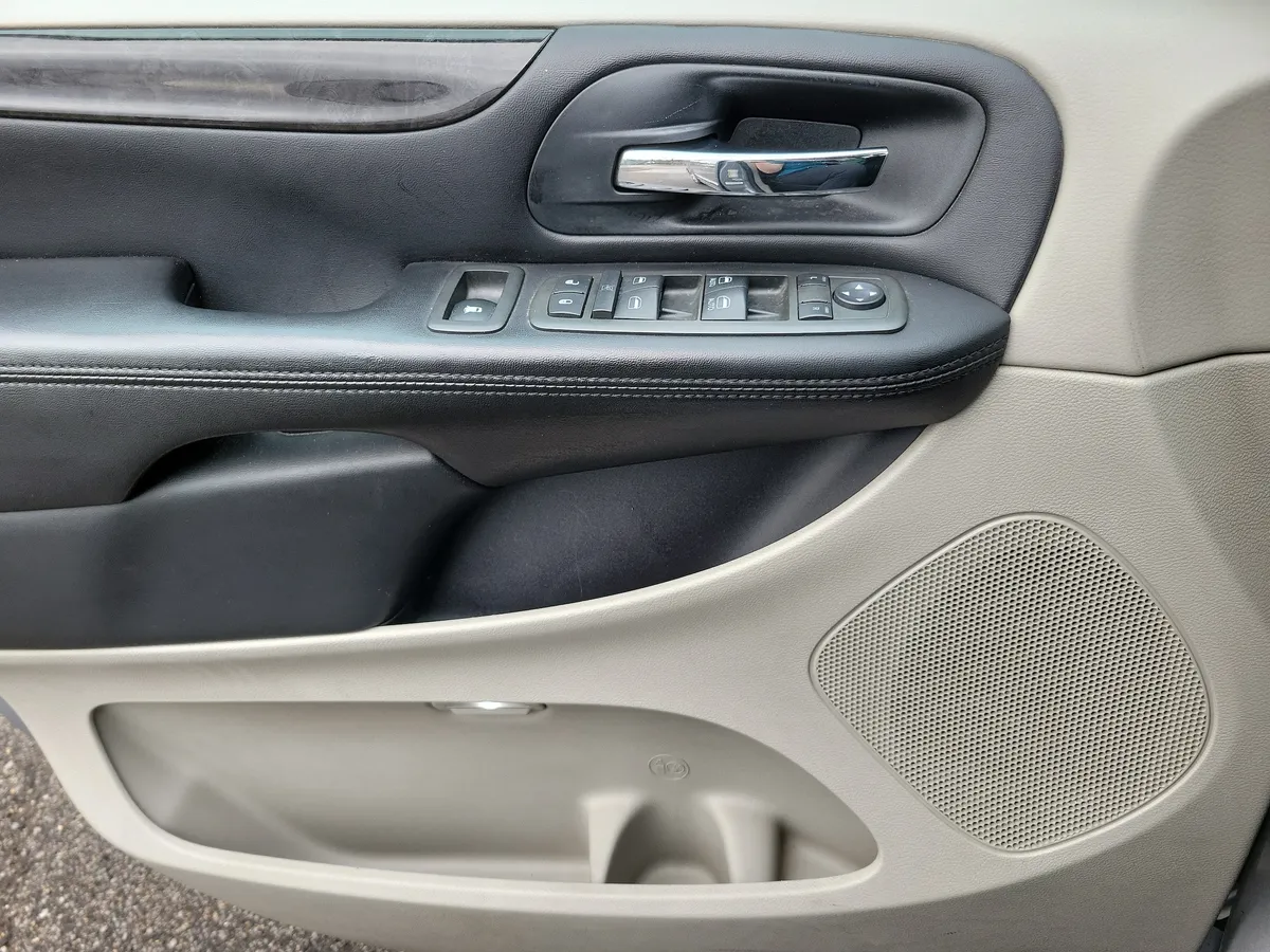 2013 Dodge Grand Caravan SE thumbnail 24