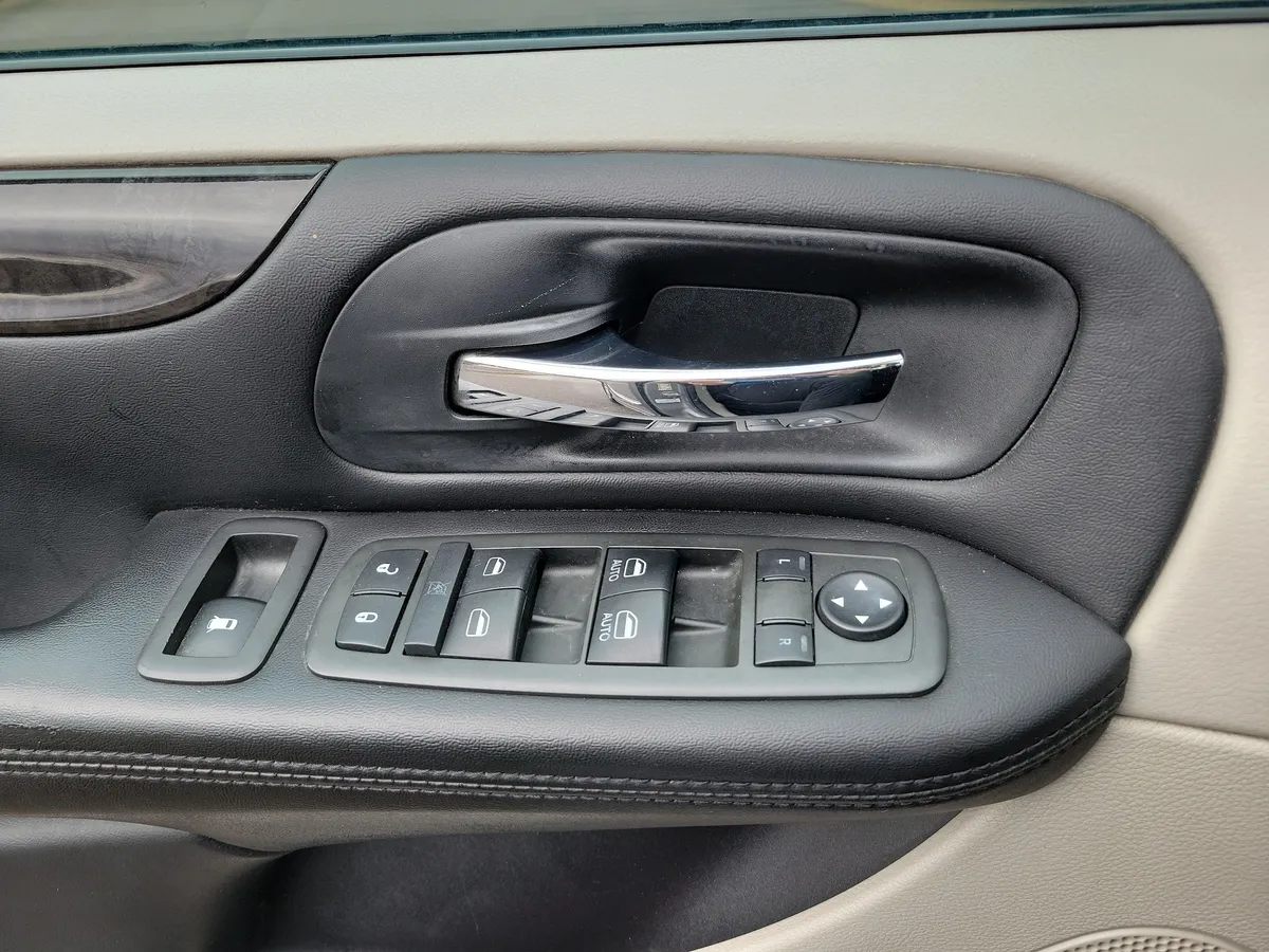 2013 Dodge Grand Caravan SE thumbnail 25