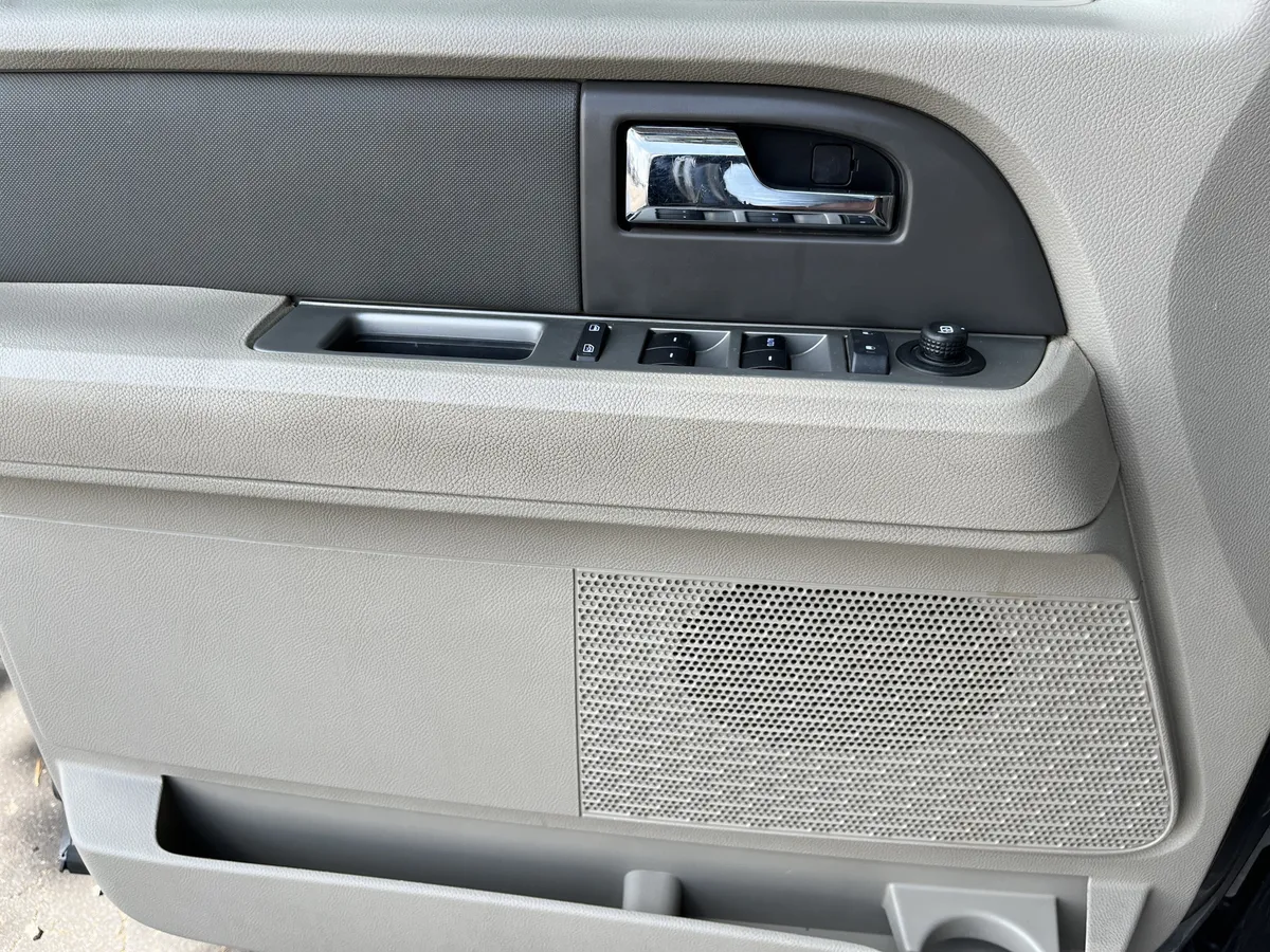 2013 Ford Expedition XL thumbnail 21