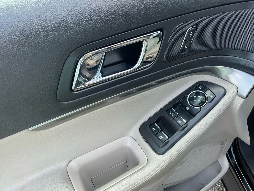 2013 Ford Explorer Base thumbnail 16