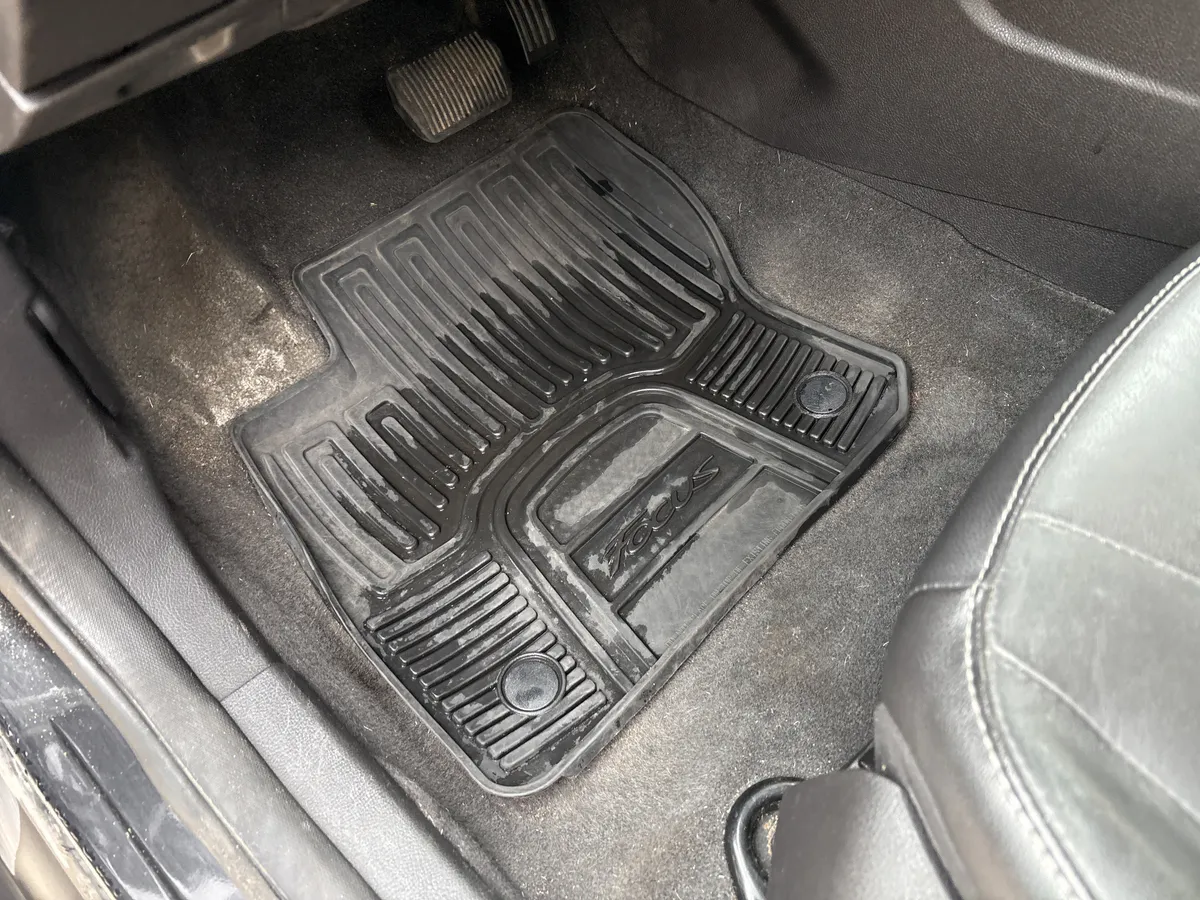 2013 Ford Focus SE thumbnail 16