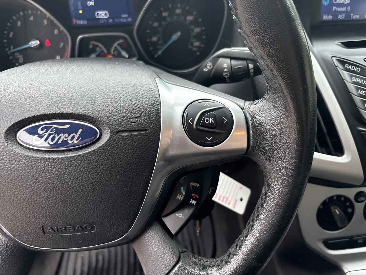 2013 Ford Focus SE thumbnail 19