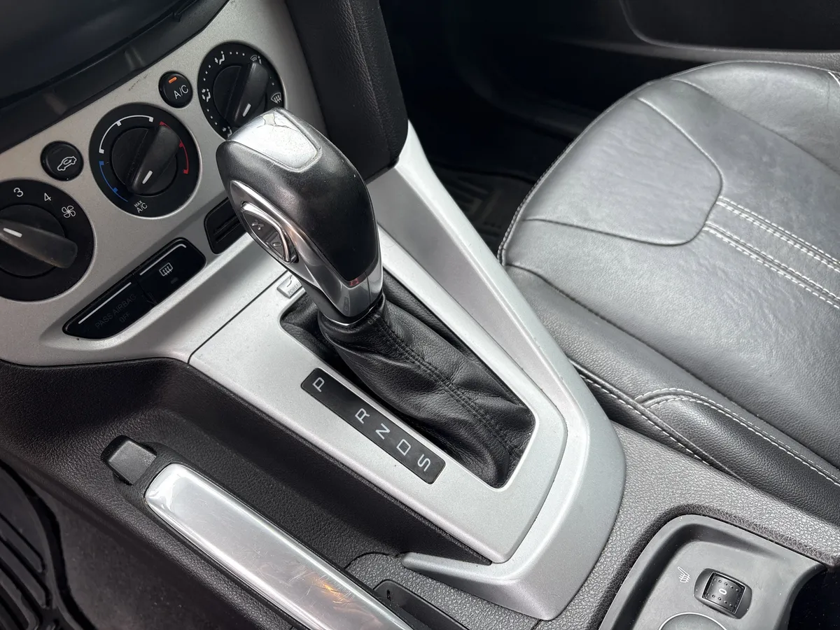 2013 Ford Focus SE thumbnail 22