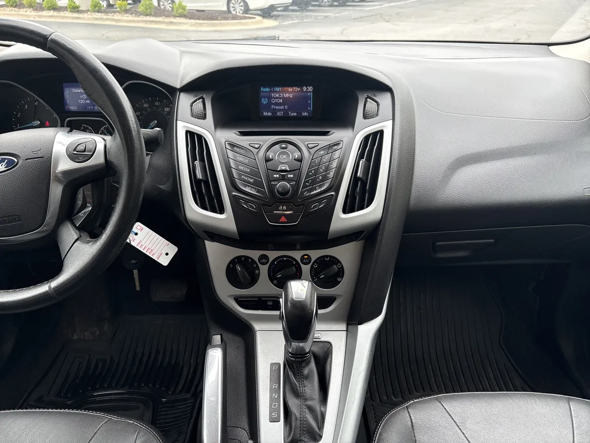 2013 Ford Focus SE thumbnail 26