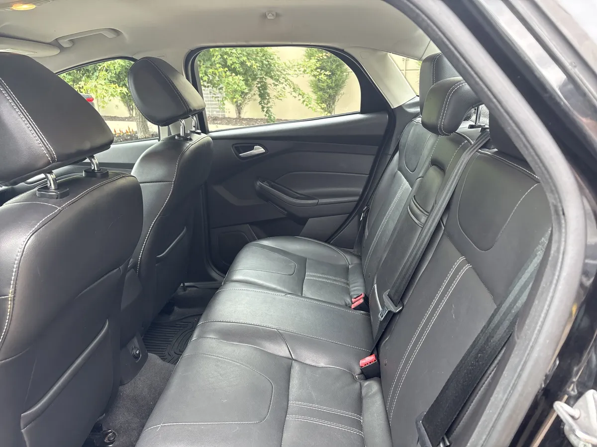 2013 Ford Focus SE thumbnail 27