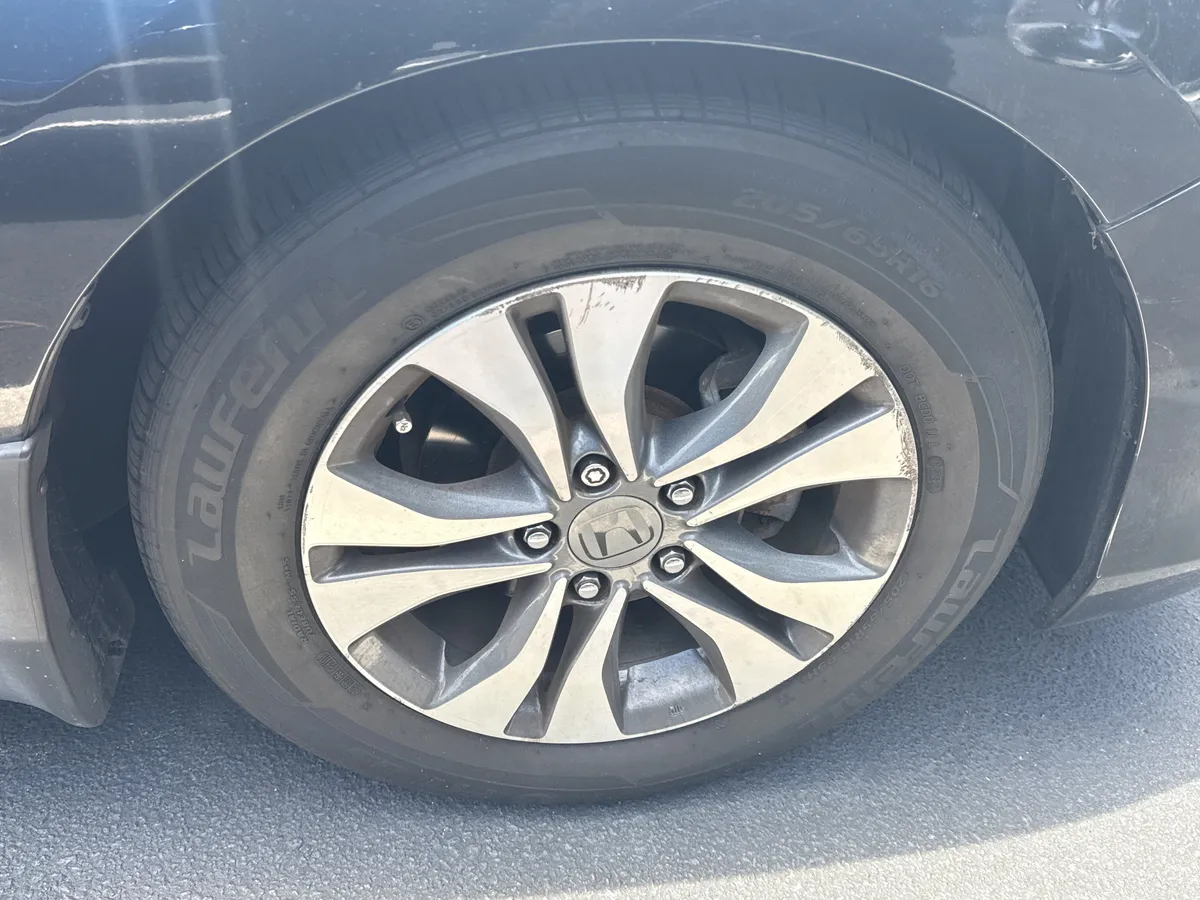 2013 Honda Accord LX thumbnail 10