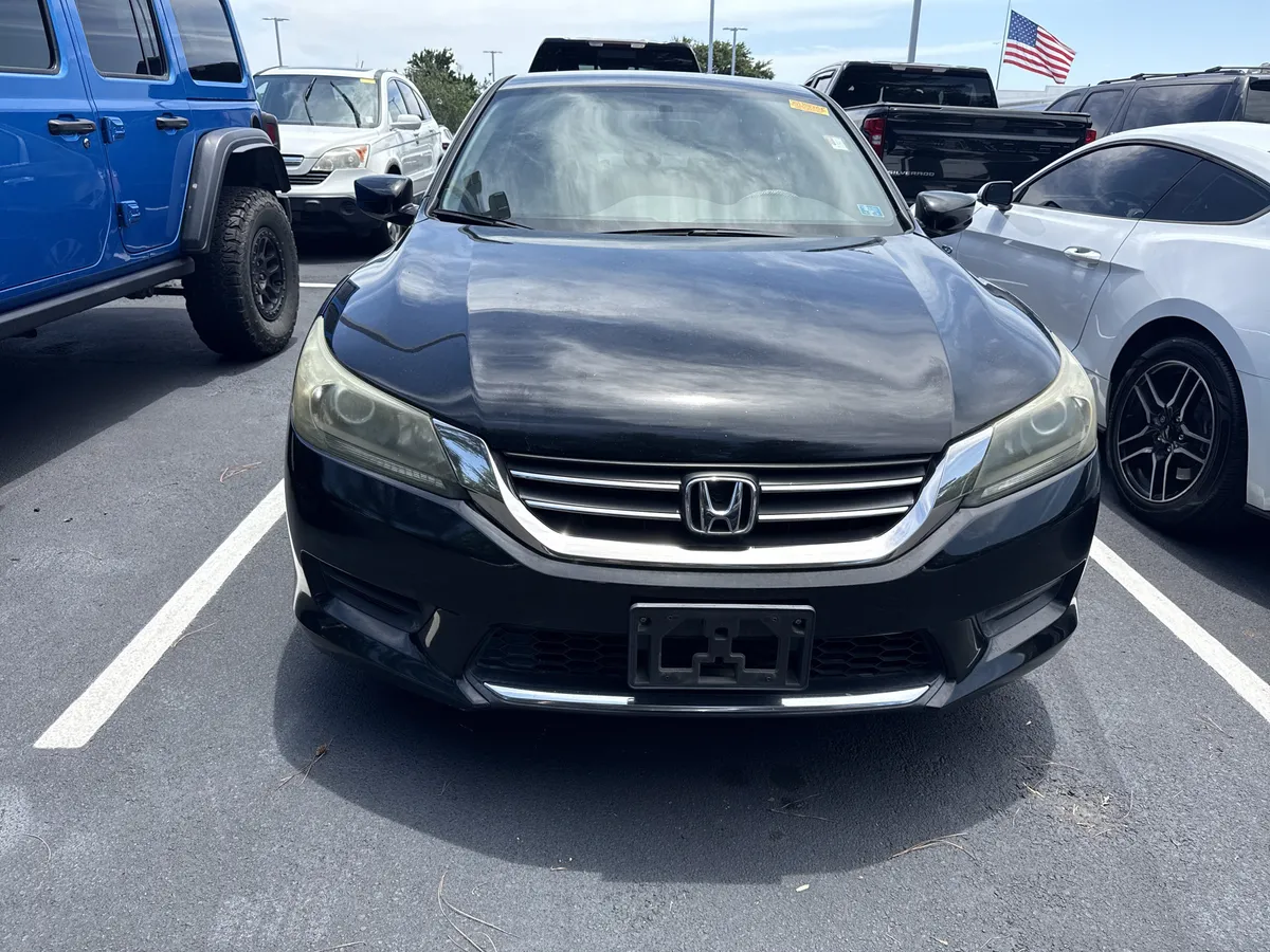 2013 Honda Accord LX thumbnail 2