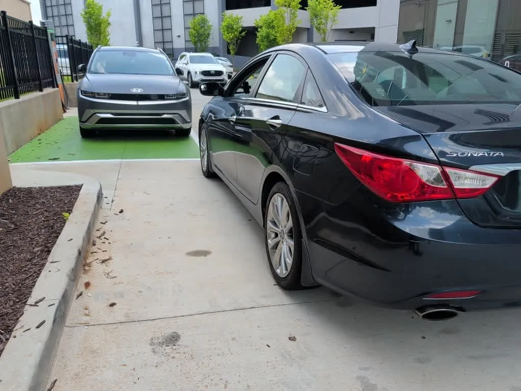 2013 HYUNDAI SONATA SE thumbnail 3