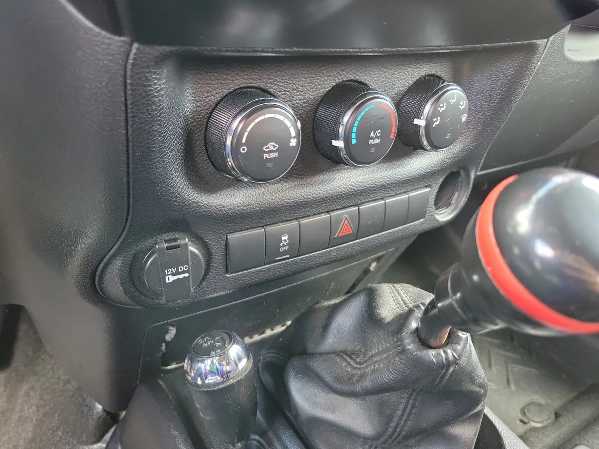 2013 Jeep Wrangler Sport thumbnail 12
