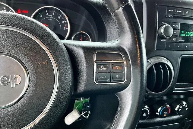 2013 Jeep Wrangler Sport thumbnail 11