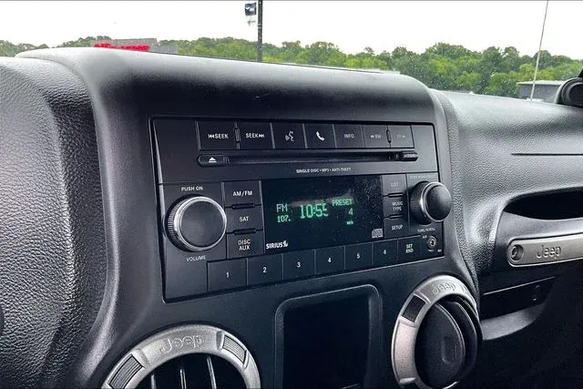 2013 Jeep Wrangler Sport thumbnail 19