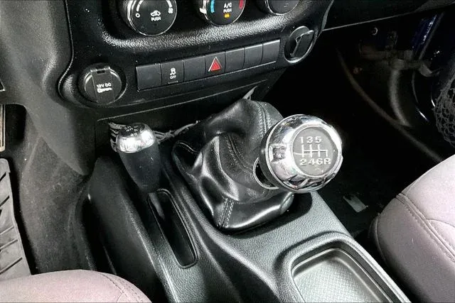 2013 Jeep Wrangler Sport thumbnail 21