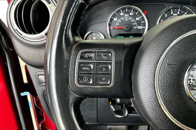 2013 Jeep Wrangler Unlimited Rubicon thumbnail 10