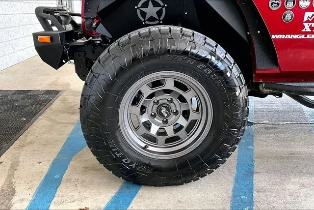 2013 Jeep Wrangler Unlimited Rubicon thumbnail 27