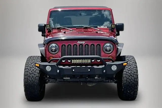2013 Jeep Wrangler Unlimited Rubicon thumbnail 3