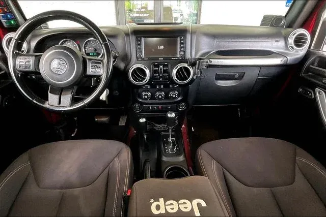 2013 Jeep Wrangler Unlimited Rubicon thumbnail 7