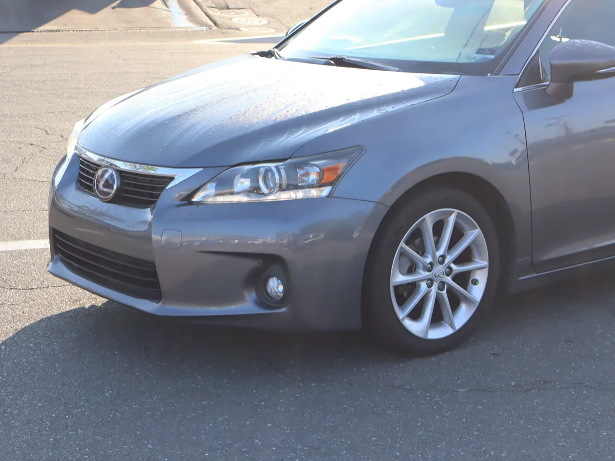 2013 Lexus CT 200h Hybrid thumbnail 16