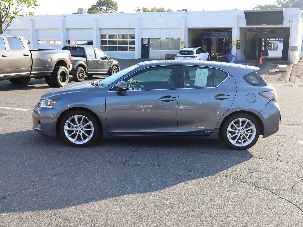 2013 Lexus CT 200h Hybrid thumbnail 17