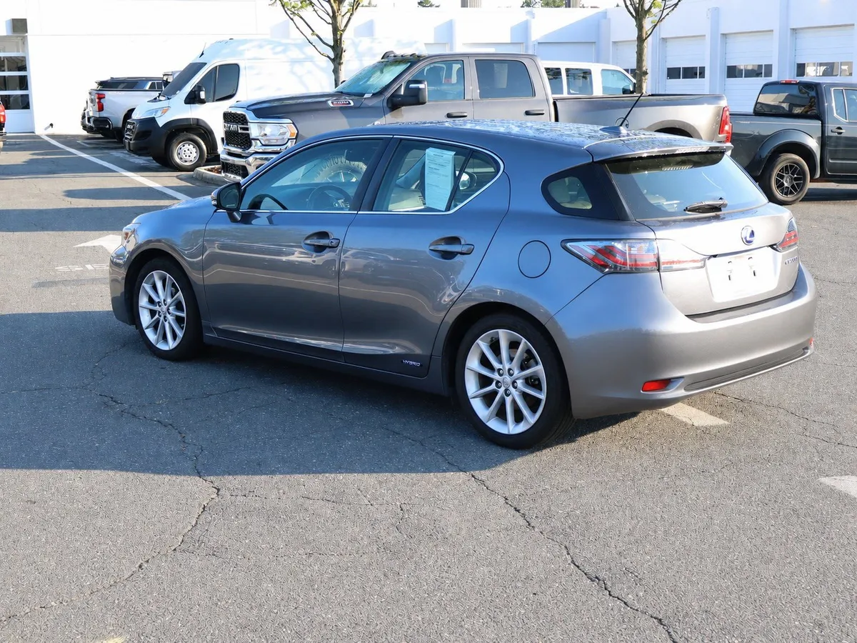 2013 Lexus CT 200h Hybrid thumbnail 18