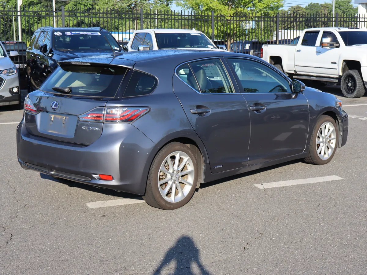 2013 Lexus CT 200h Hybrid thumbnail 9