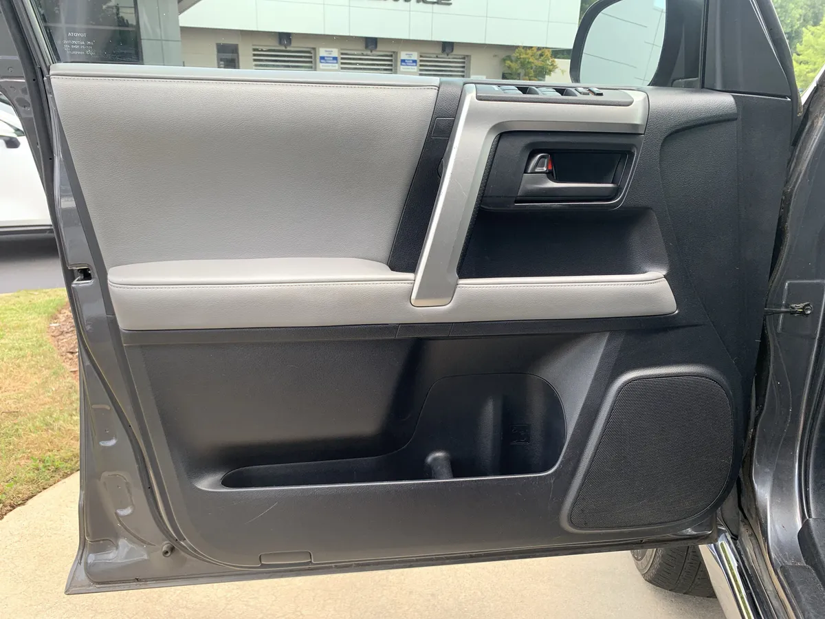 2013 Toyota 4Runner SR5 thumbnail 13