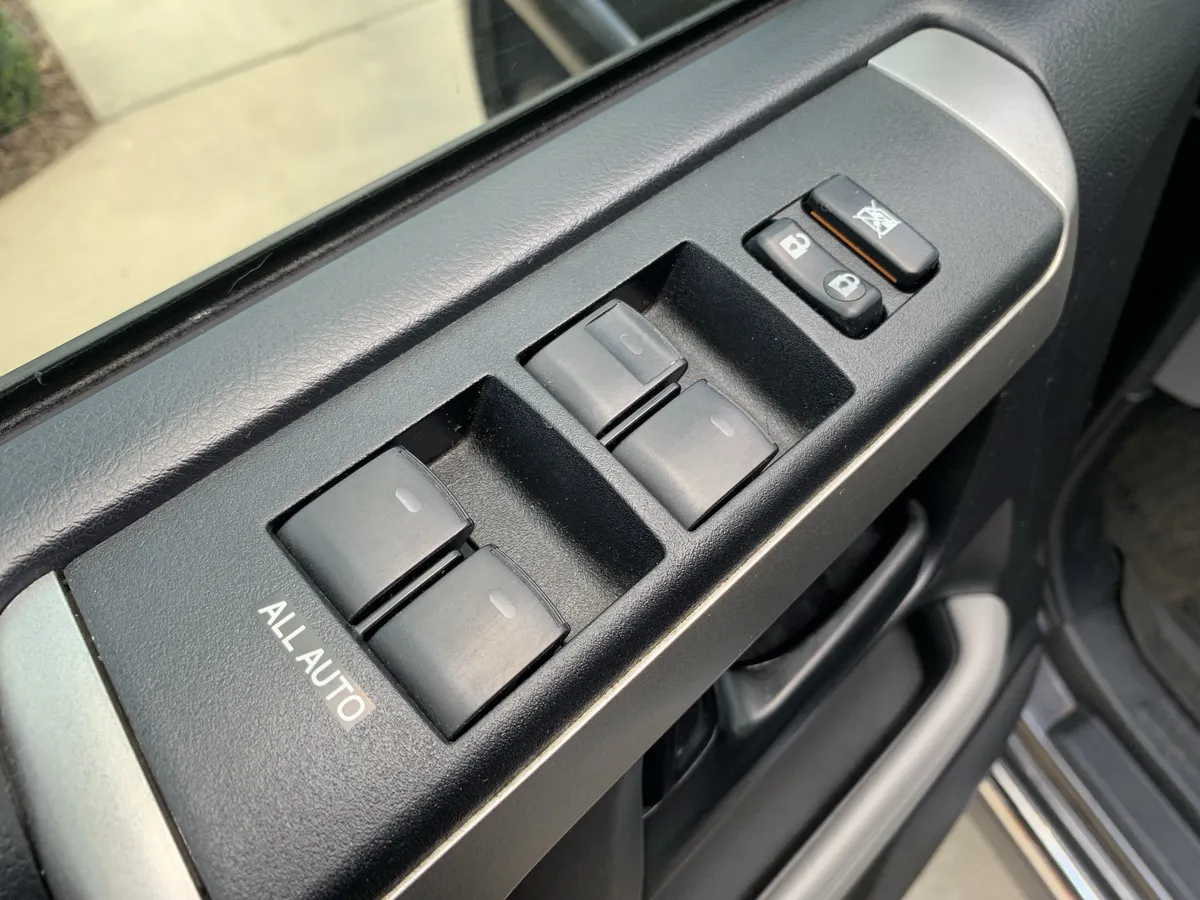 2013 Toyota 4Runner SR5 thumbnail 14