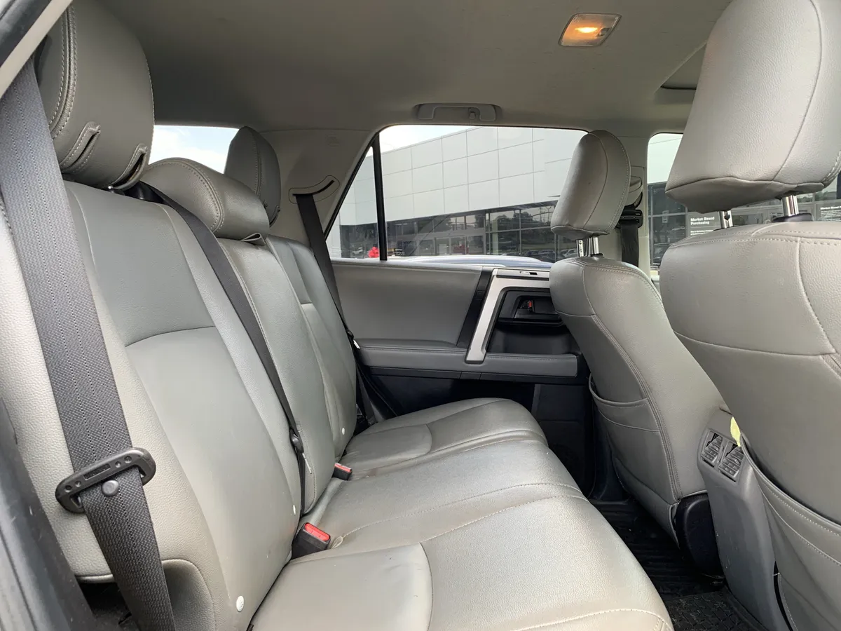 2013 Toyota 4Runner SR5 thumbnail 31