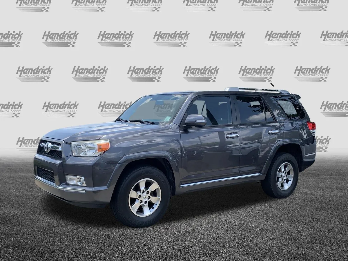 2013 Toyota 4Runner SR5 thumbnail 4