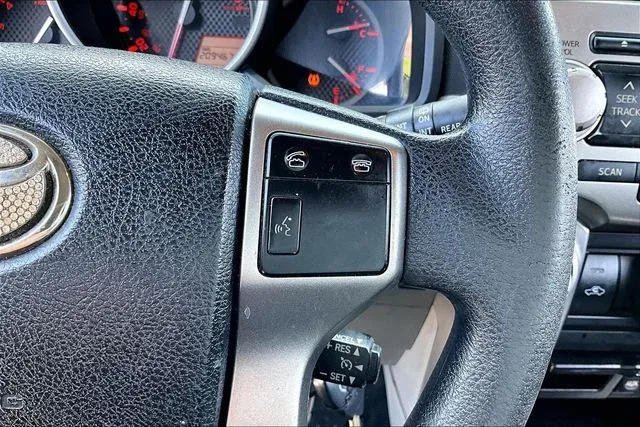 2013 Toyota 4Runner SR5 thumbnail 11