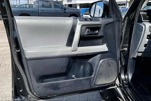 2013 Toyota 4Runner SR5 thumbnail 16