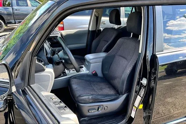 2013 Toyota 4Runner SR5 thumbnail 17