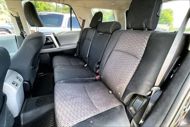 2013 Toyota 4Runner SR5 thumbnail 18
