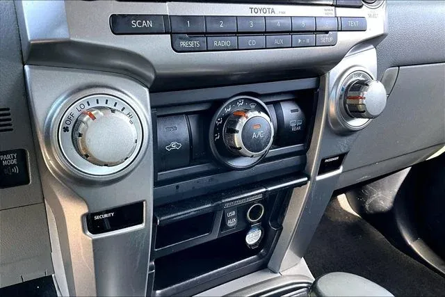2013 Toyota 4Runner SR5 thumbnail 22