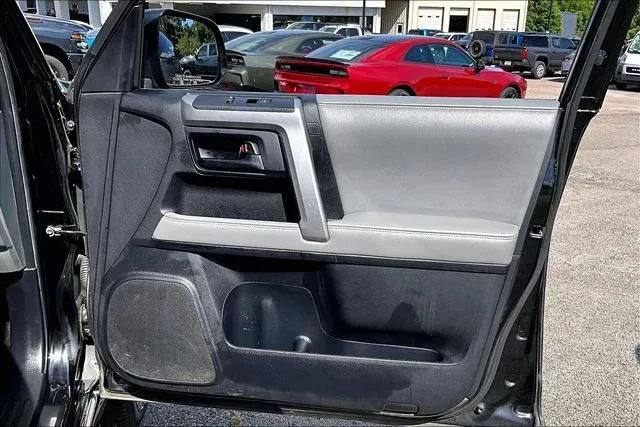2013 Toyota 4Runner SR5 thumbnail 25