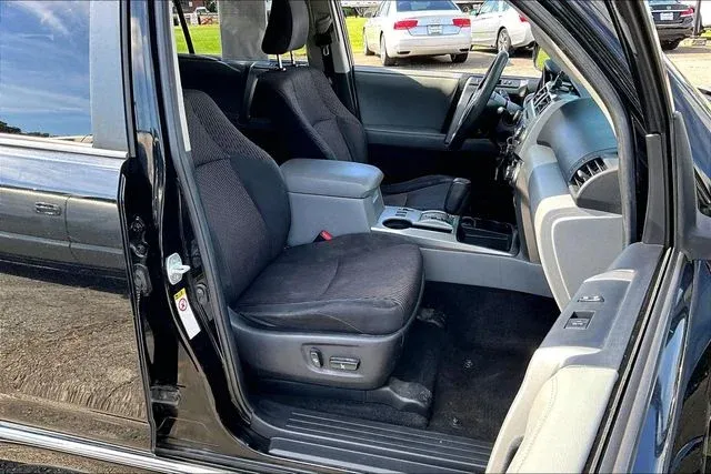 2013 Toyota 4Runner SR5 thumbnail 26