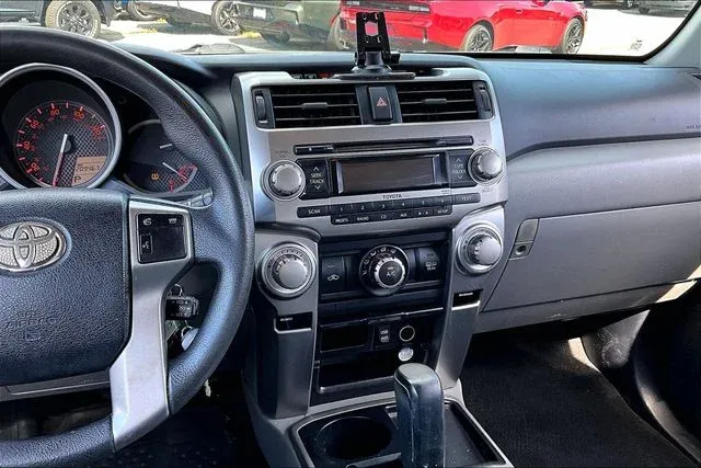 2013 Toyota 4Runner SR5 thumbnail 9