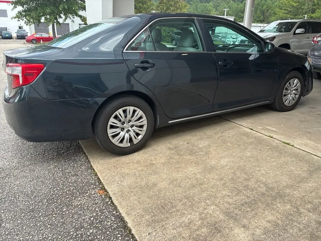 2013 Toyota Camry thumbnail 3