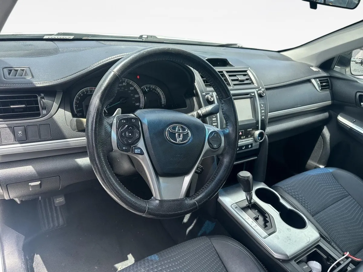 2013 Toyota Camry SE thumbnail 10