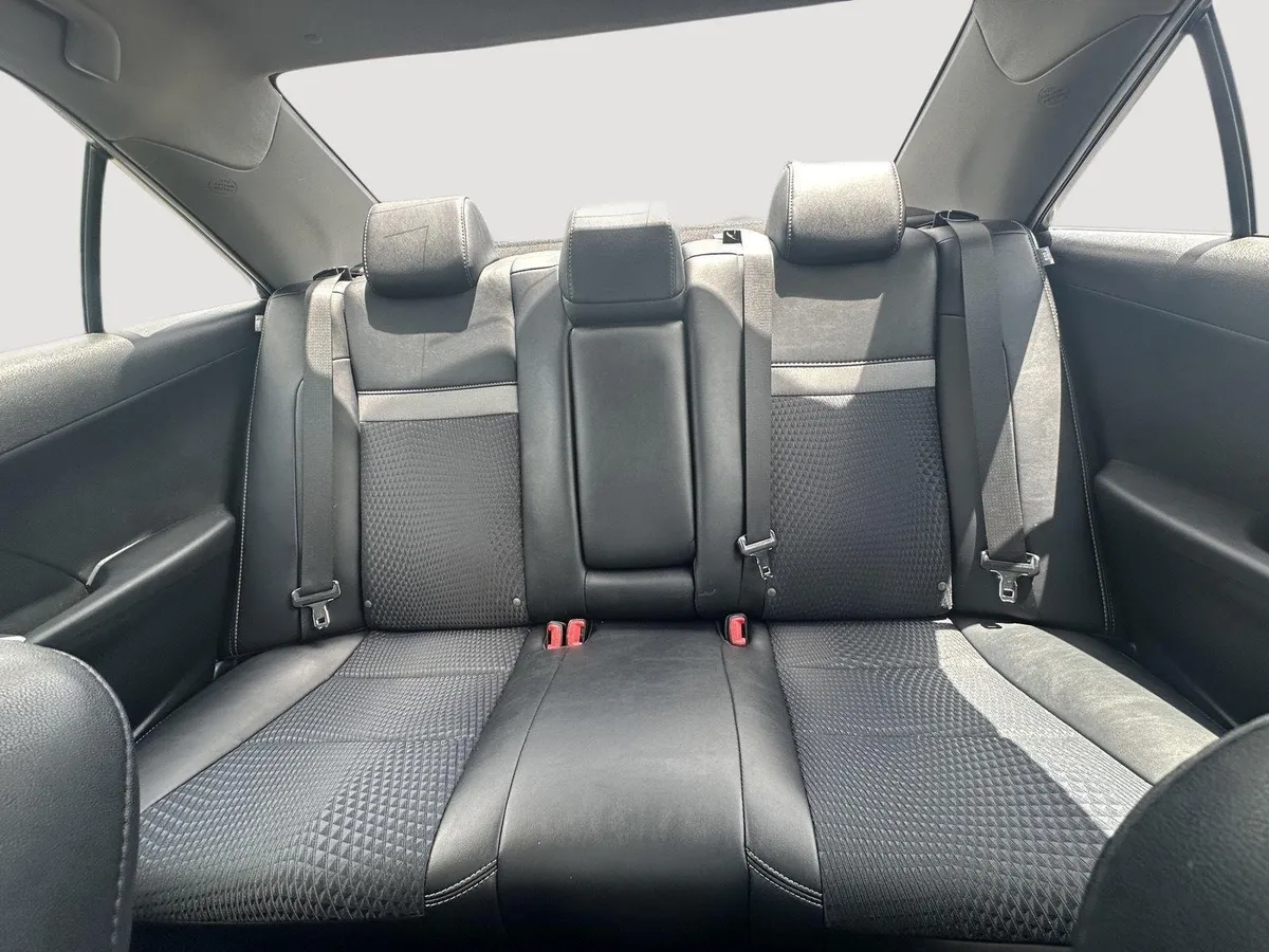 2013 Toyota Camry SE thumbnail 12