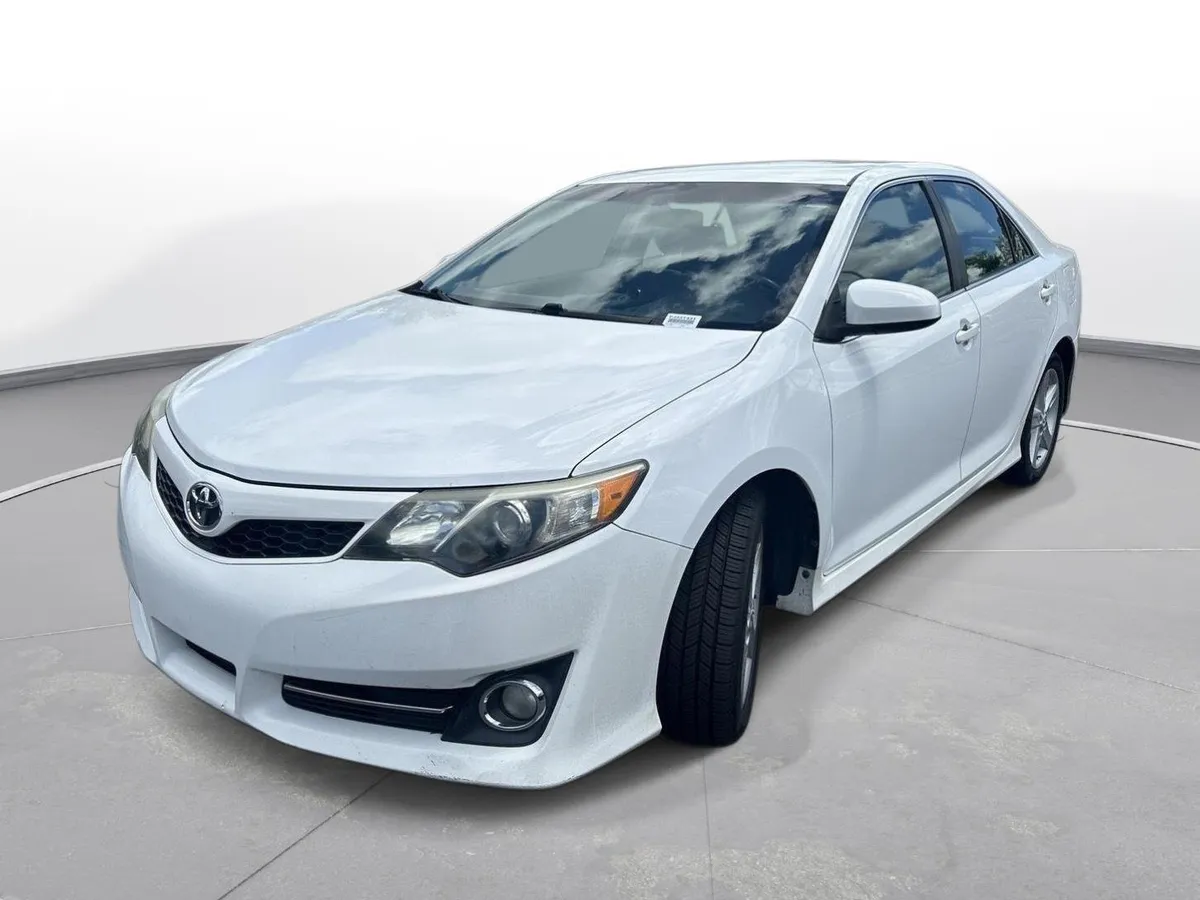 2013 Toyota Camry SE thumbnail 2