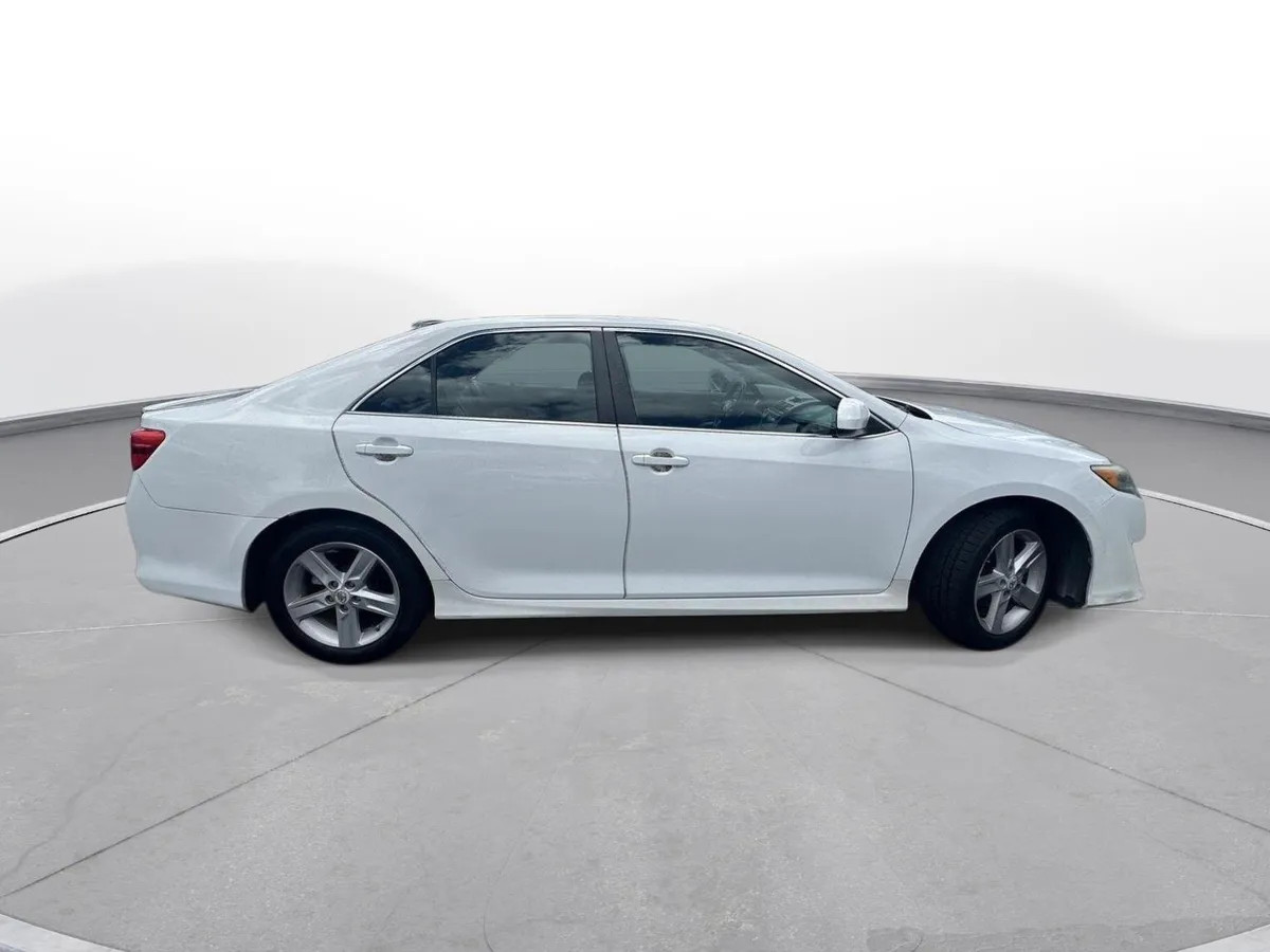 2013 Toyota Camry SE thumbnail 5