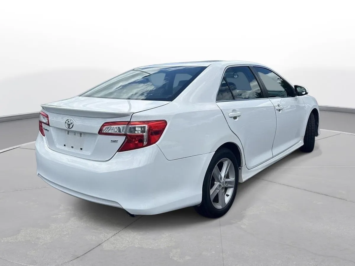 2013 Toyota Camry SE thumbnail 6
